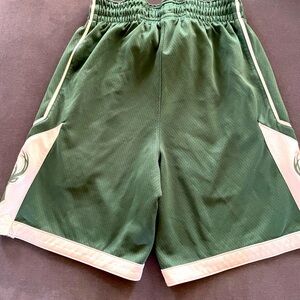 Men’s Nike Milwaukee Bucks Shorts
